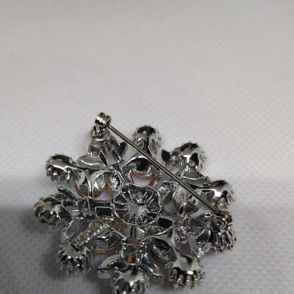 Beautiful Lisner Pastel Brooch - Picture 4 of 5